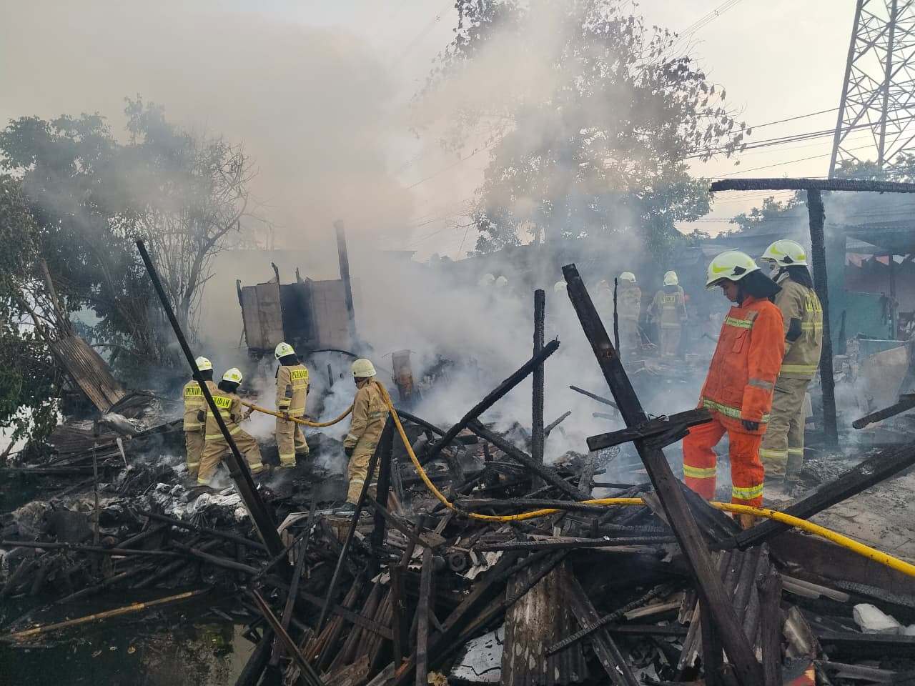 Polisi Selidiki Penyebab Kebakaran Hanguskan Tiga Rumah di Cilincing, Diduga Akibat Korsleting Listrik