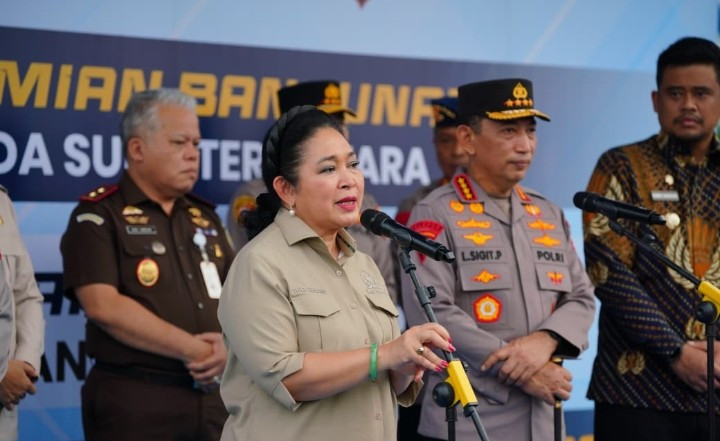 Hadiri Pelepasan 22 Kontainer Bantuan Kemanusiaan Korban Bencana Sumatra, Ketua Komisi IV DPR RI Apresiasi Polri