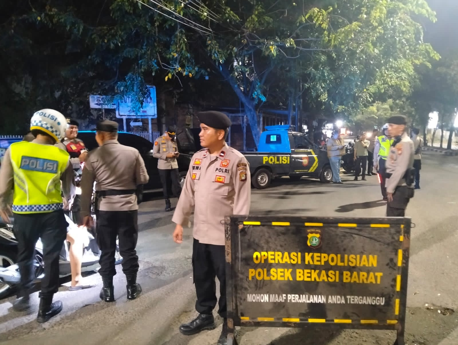 Jaga Jakarta On The Spot : Polsek Bekasi Barat Gelar Razia dan Patroli Antisipasi Kejahatan Jalanan