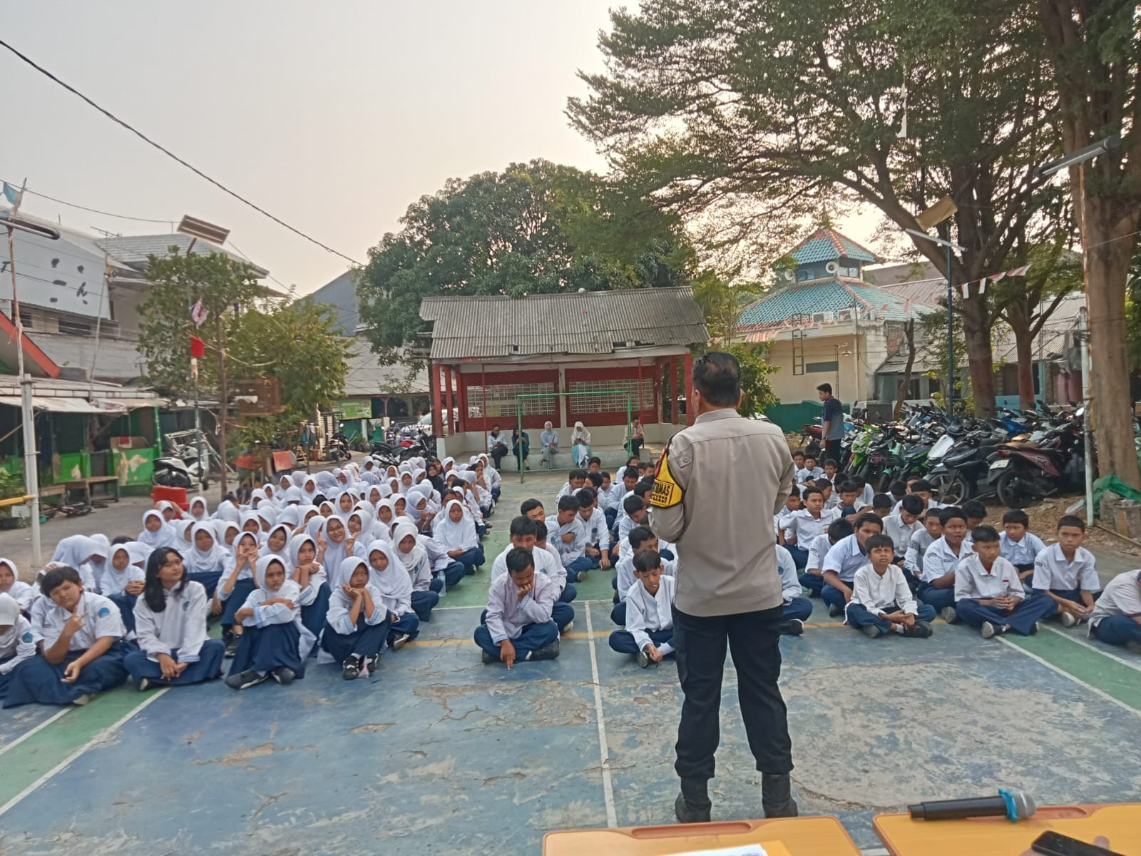 Jaga Jakarta On The Spot ; Polsek Bekasi Barat Edukasi Siswa SMP Darma Patria dan  Sampaikan Maklumat Kapolres Metro Bekasi Kota