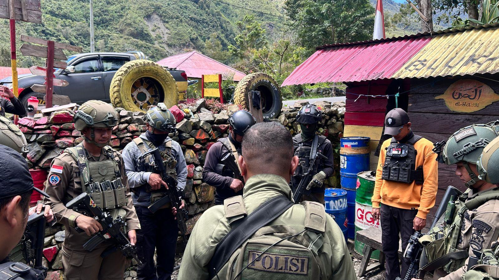 Patroli Humanis Satgas Ops Damai Cartenz Sambangi Pedagang dan Tukang Ojek di Mulia