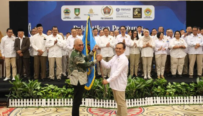 Akhmad Munir Resmi Lantik Pengurus PWI Surakarta 2026–2031