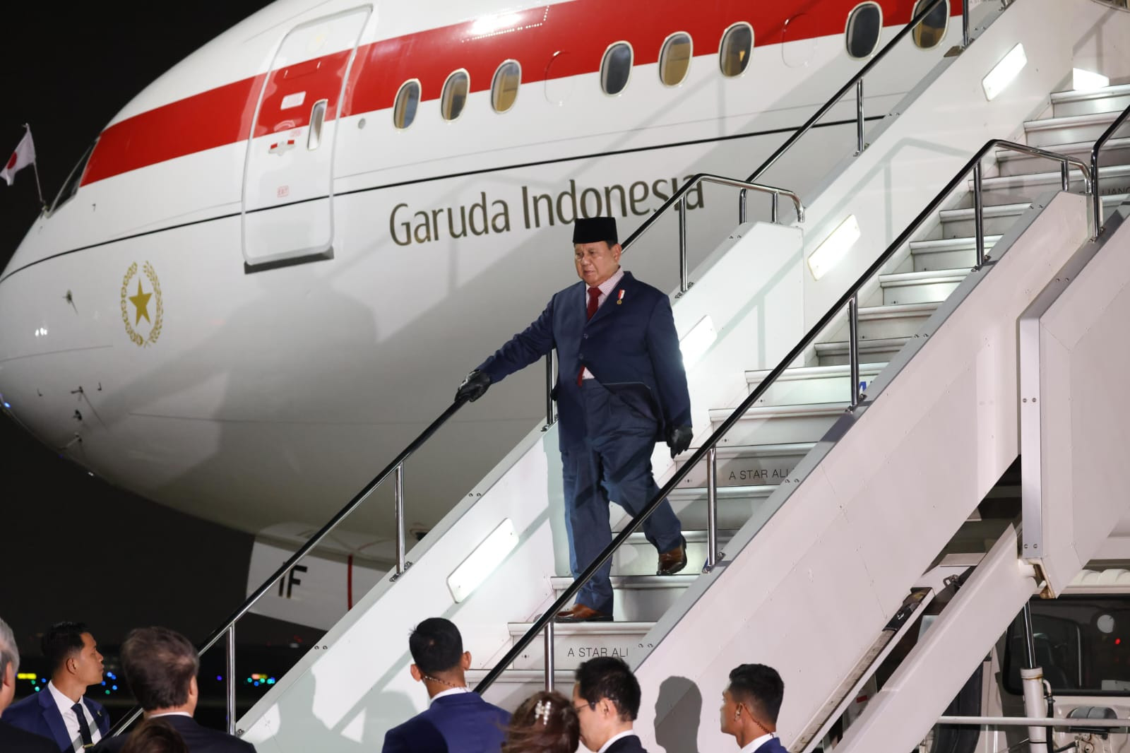 Tiba di Tokyo, Prabowo Disambut Pejabat Pemerintah Jepang di Haneda Airport