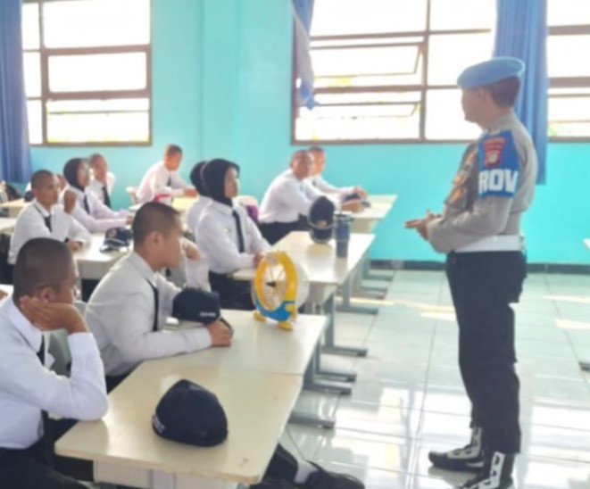 Polres Kepulauan Seribu Sambangi Sekolah dalam Program Bapak Asuh Polri, Perkuat Kepedulian terhadap Pelajar