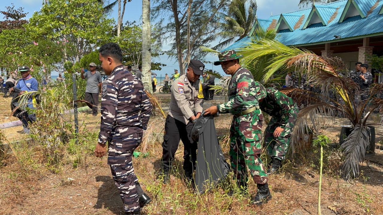 Komitmen Lanal Bintan Dalam Membangun Hubungan Yang Harmonis Dengan Masyarakat Dalam Menciptakan Lingkungan Bersih