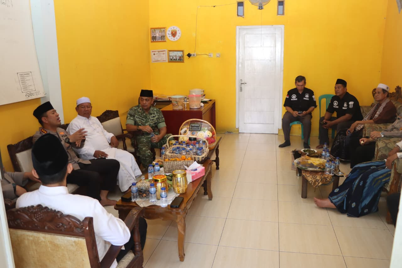 Jumat Curhat di Masjid, Kapolrestro Tangerang Kota Ajak Warga Jaga Generasi Muda