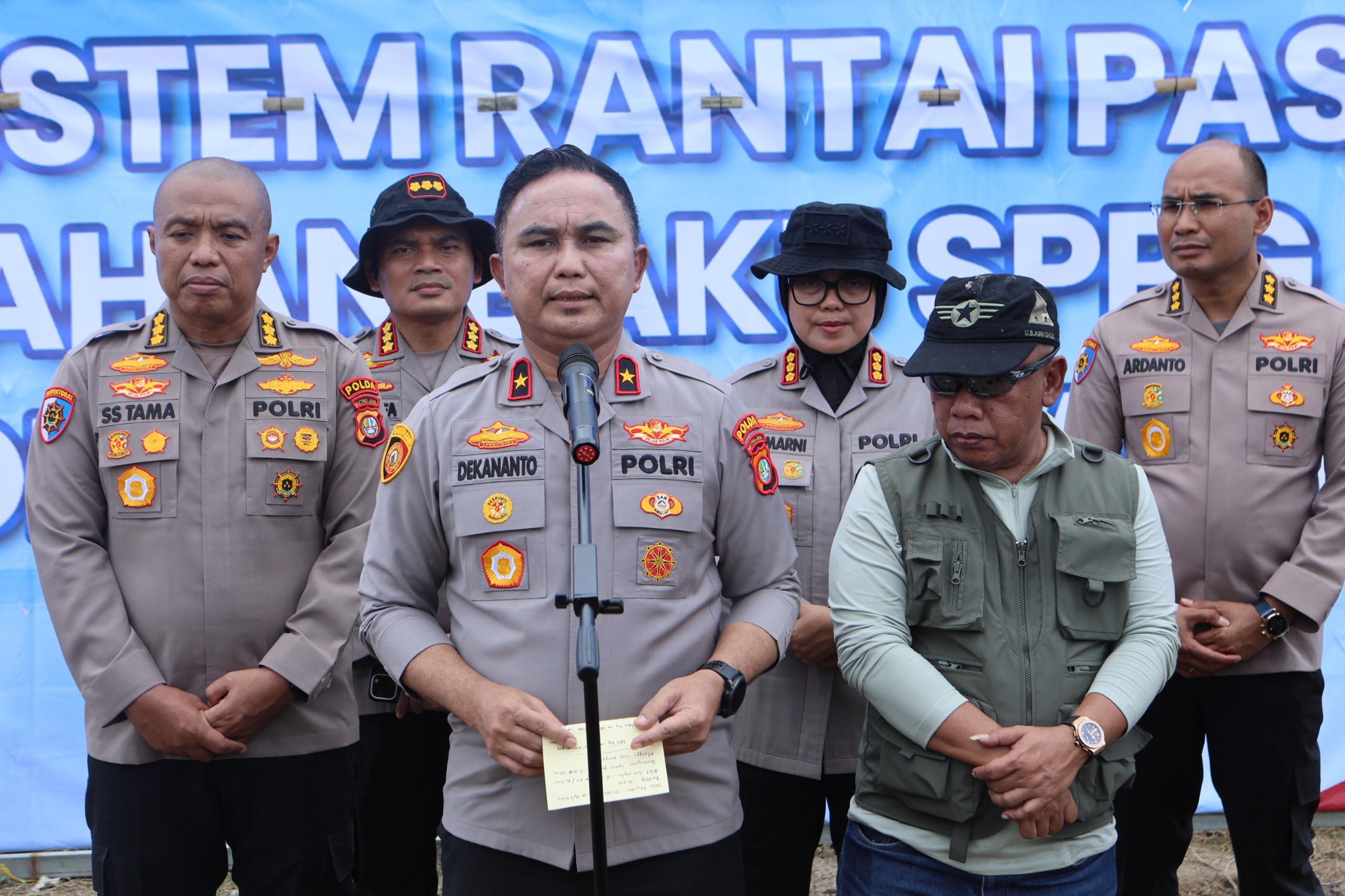 Polda Metro Jaya Tebar 37 Ribu Benih Ikan di Muara Gembong, Dukung Ketahanan Pangan