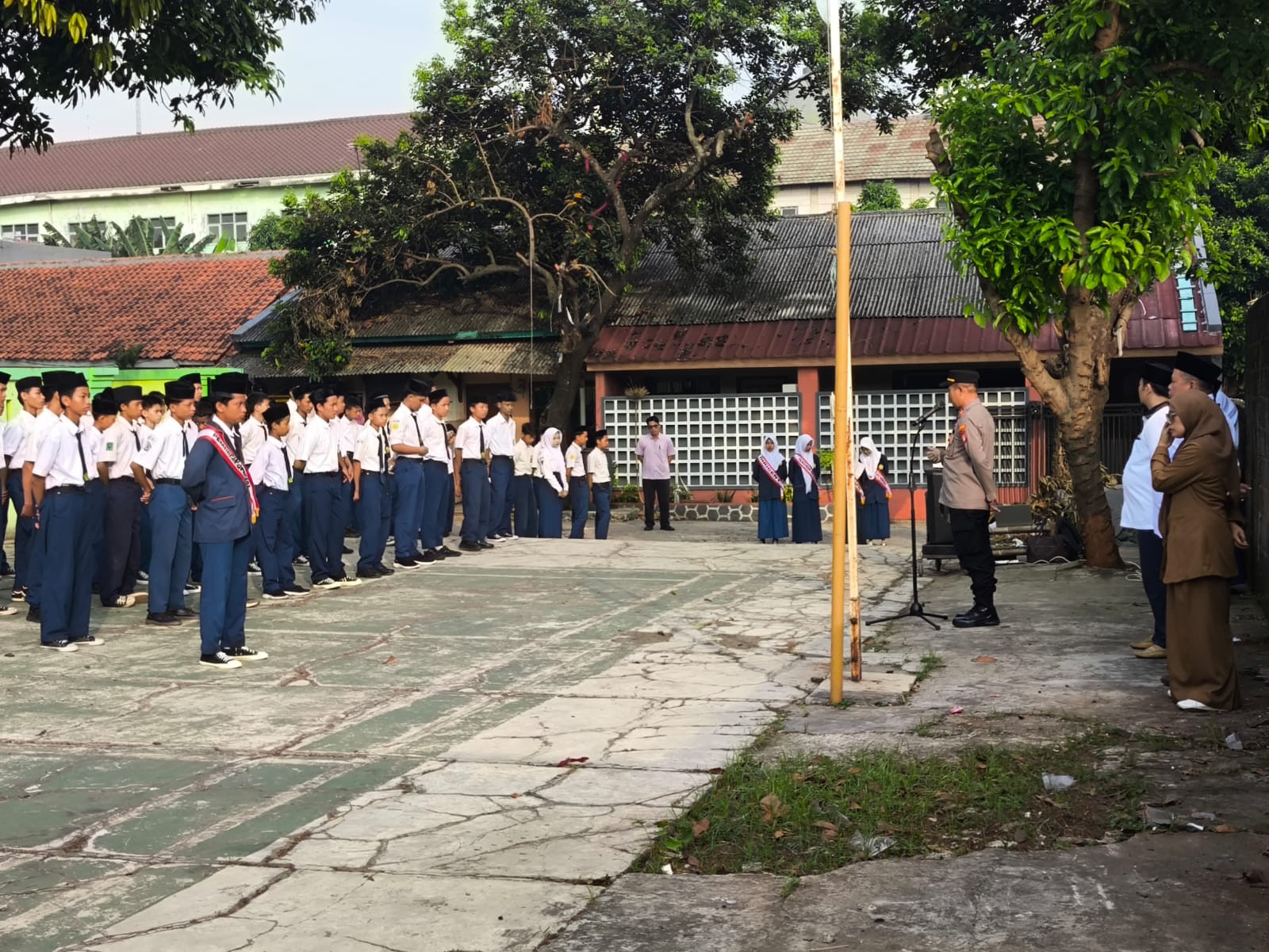Cegah Tawuran dan Narkoba, Polsek Jatiasih Masifkan Program 'Police Go To School' di MTS Al Hidayah