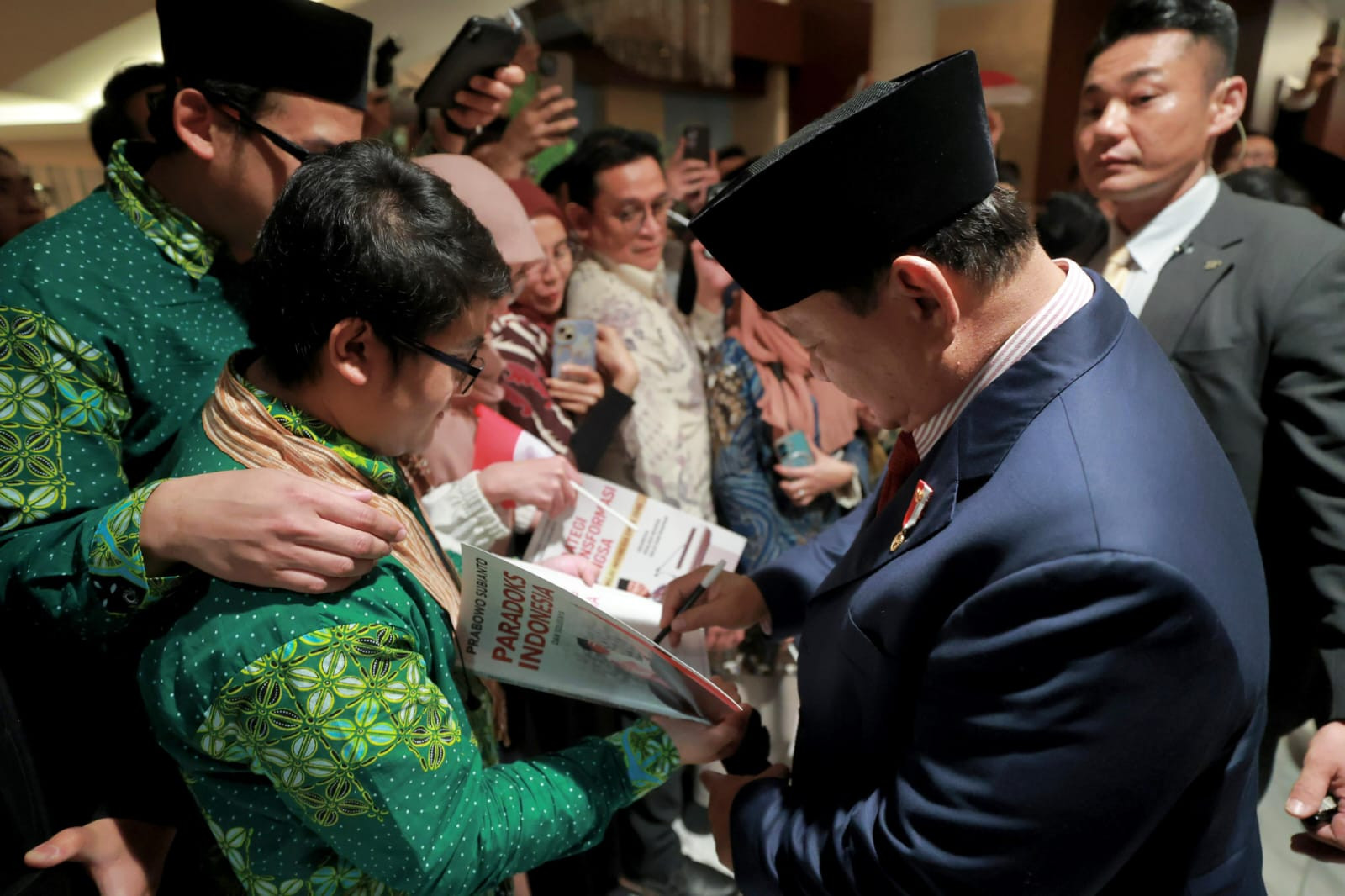 Diaspora di Jepang Deg-degan Dapat Tanda Tangan Prabowo: Di Luar Ekspektasi Saya