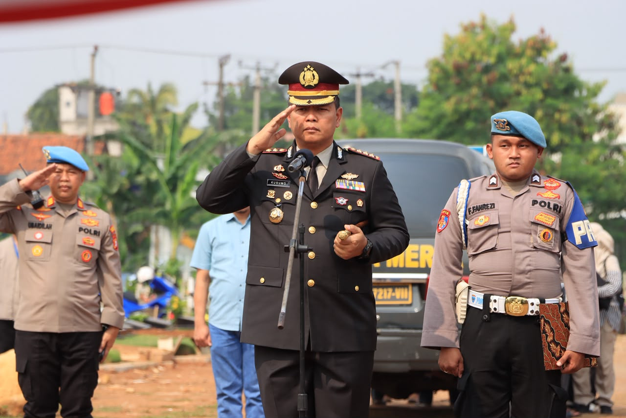 Polres Metro Bekasi Kota Lepas AKP Sugiarto dengan Upacara Kedinasan Penuh Khidmat