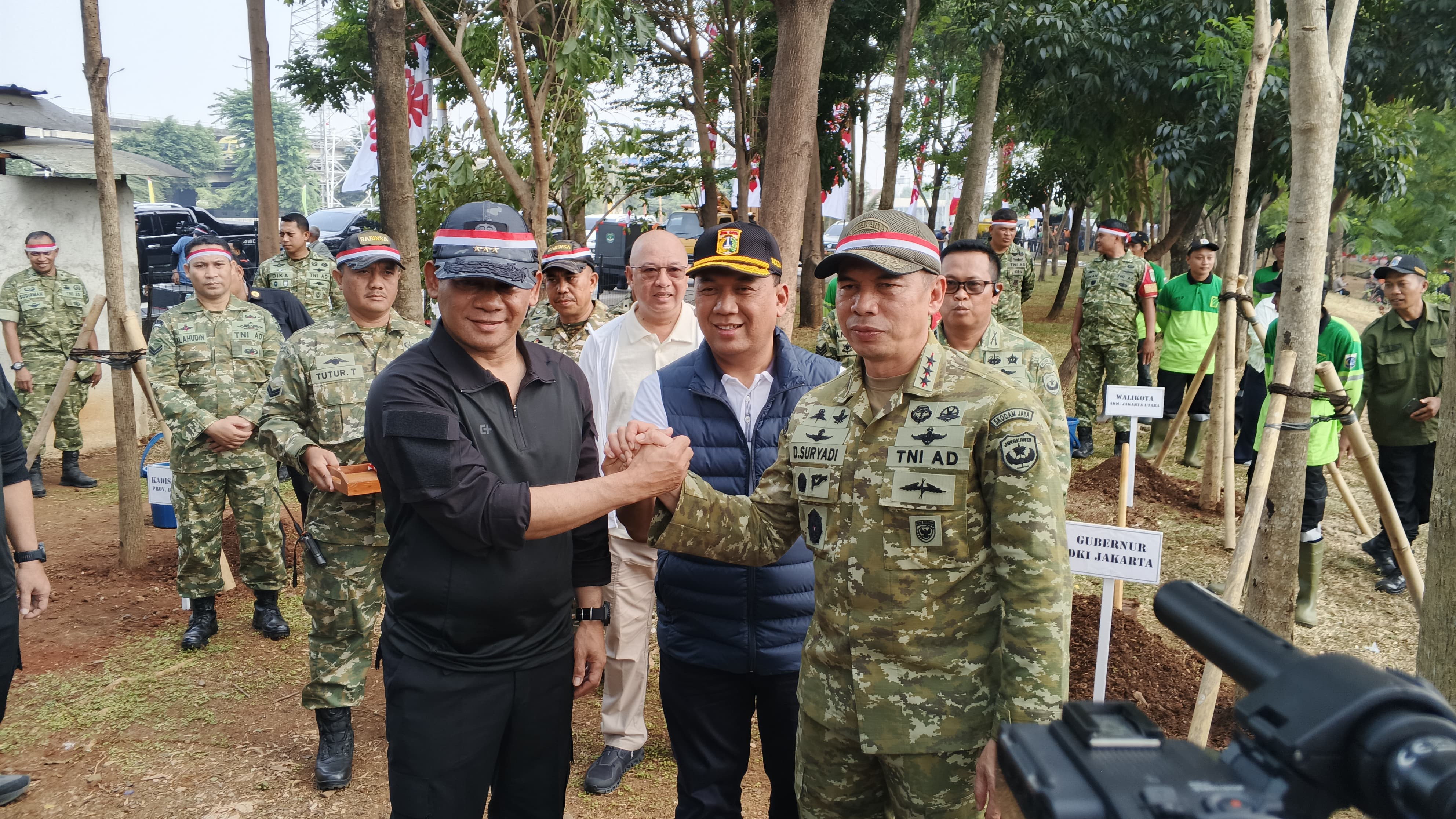 Jelang HUT RI ke-81, Kapolda Metro Jaya dan Pangdam Jaya Pimpin Aksi Bersih Sungai Kalijodo