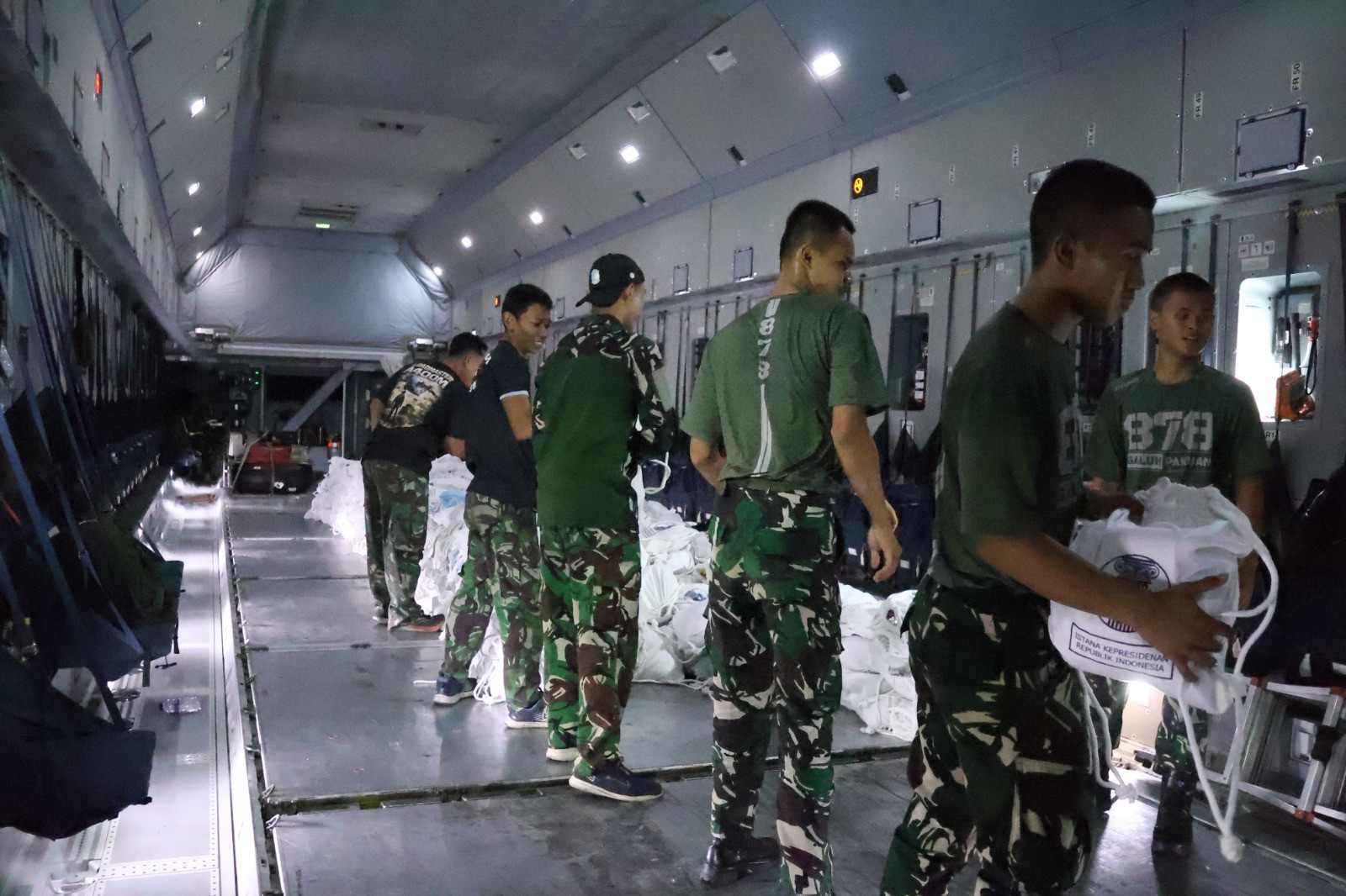 Hari Keenam Pascagempa, TNI Kerahkan 5.254 Personel dan Salurkan 293 Ton Bantuan untuk NTT