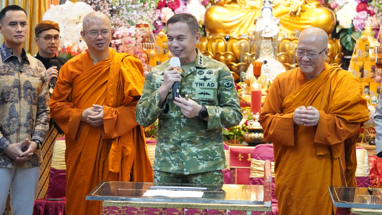 Pangdam Jaya Hadiri Perayaan Hari Raya Waisak di Buddhist Center Jakarta Barat