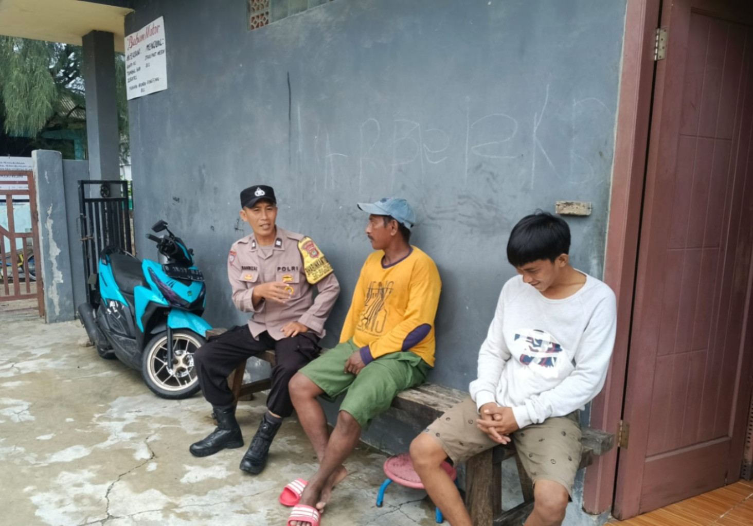 Bhabinkamtibmas Pulau Kelapa Aiptu Sahrizal Sambangi Warga, Ajak Jaga Kamtibmas dan Ciptakan Lingkungan Wisata Aman di Bulan Ramadhan