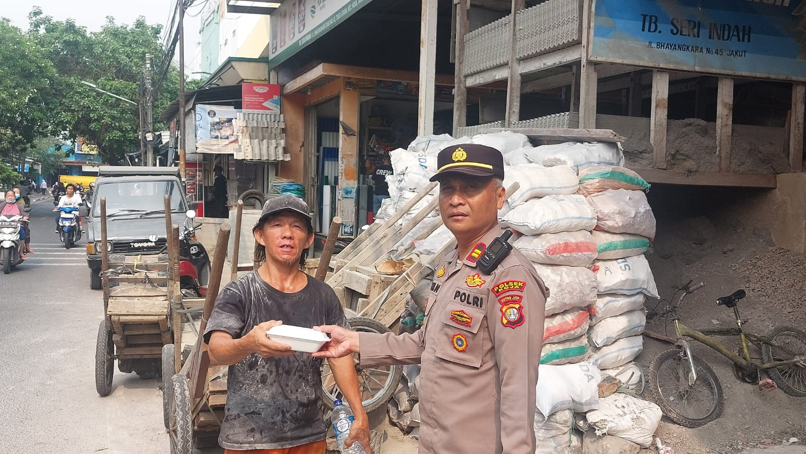 Jumat Peduli, Polsek Koja Salurkan Bantuan Sosial dan Perkuat Program Jaga Jakarta