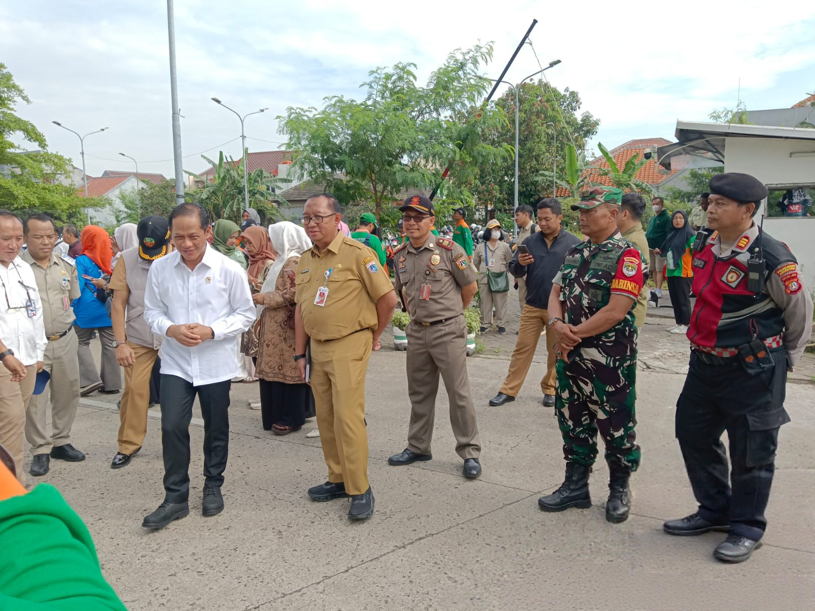 Kick Off Pilah Sampah di Rorotan, Kapolsek Pastikan Kegiatan Aman dan Didukung Penuh