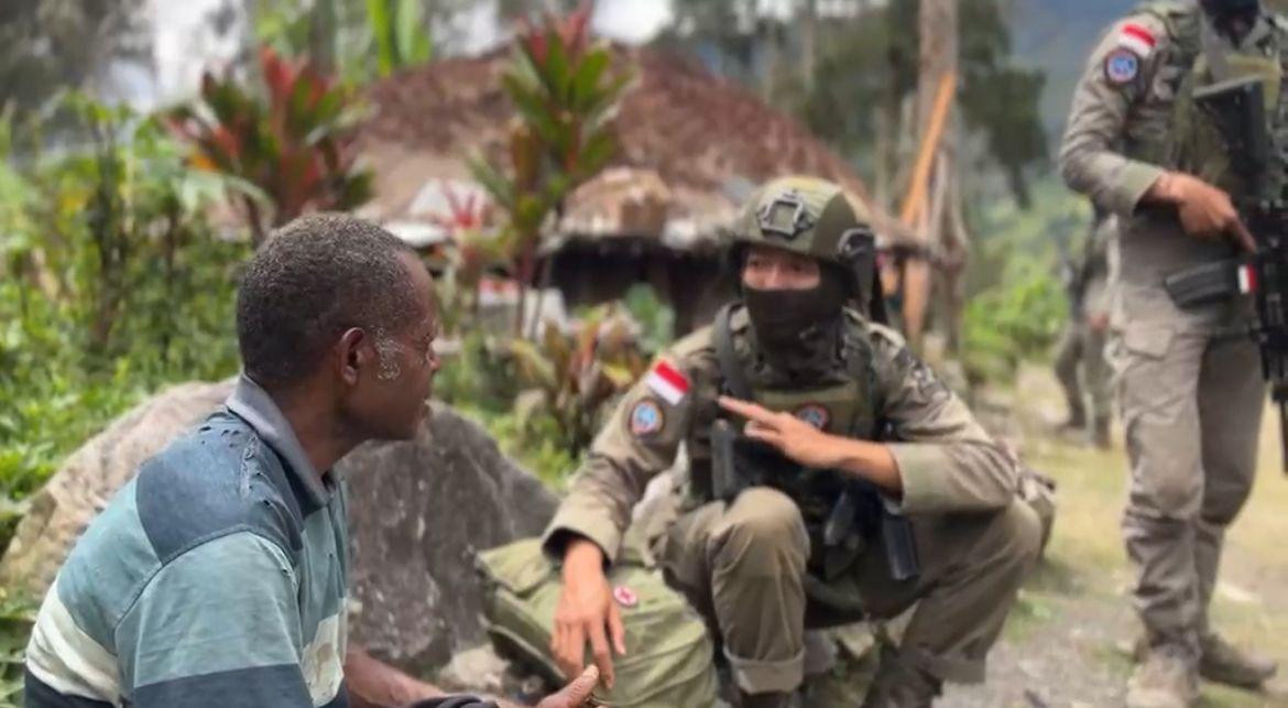 Patroli Humanis Satgas Ops Damai Cartenz-2026 di Sinak Perkuat Kedekatan dengan Masyarakat