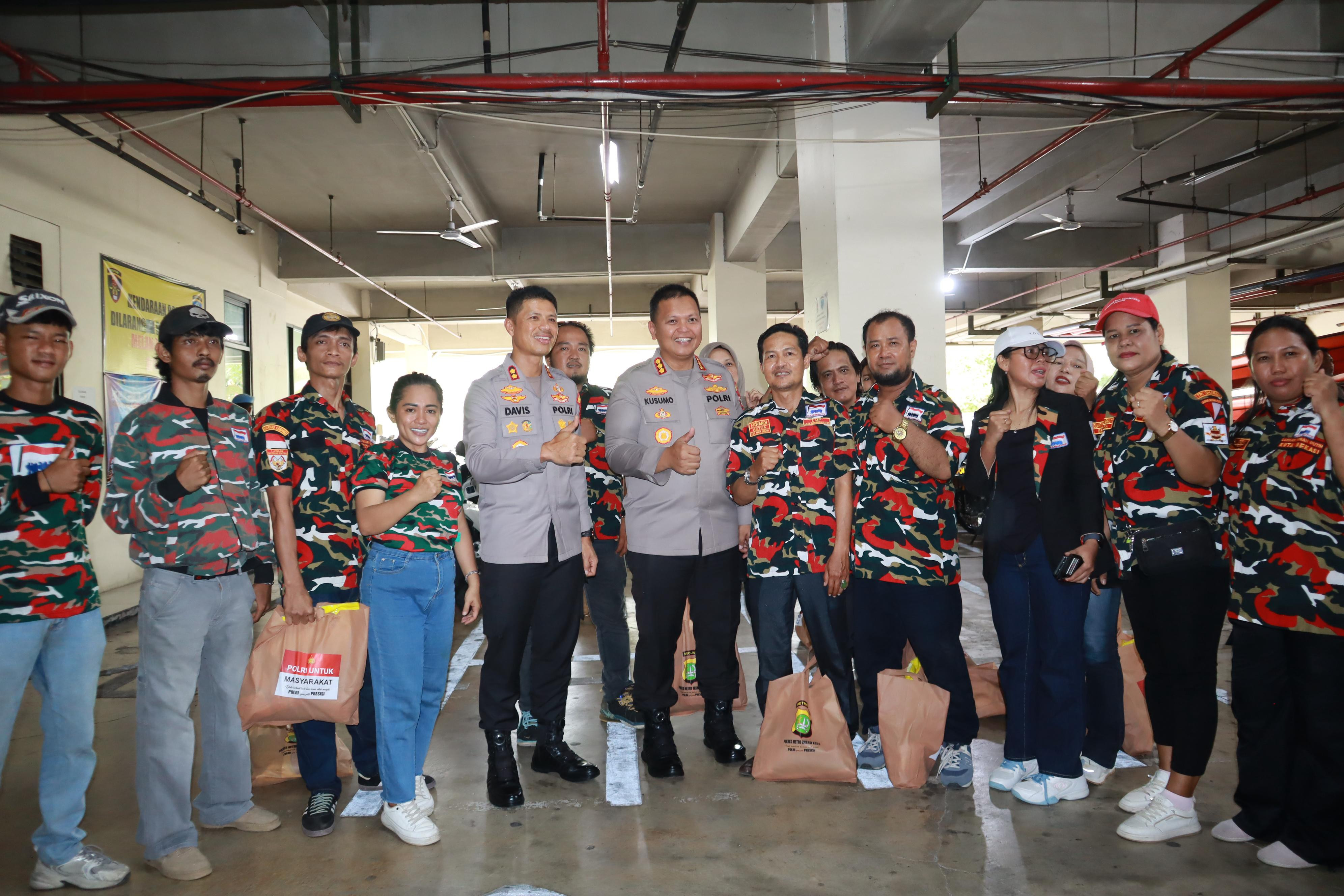 Jumat Berkah Polres Metro Bekasi Kota, Kolaborasi Ojol dan Ormas Perkuat Kamtibmas