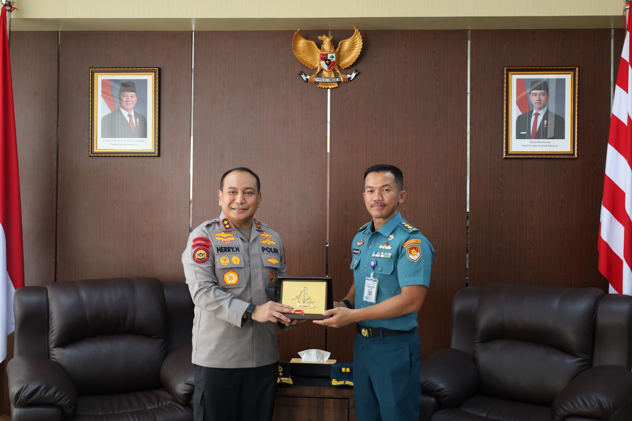 Perkuat Soliditas TNI AL- POLRI, Kapolda Riau Kunjungi Lanal Dumai dan Laksanakan Aksi Penanaman Pohon