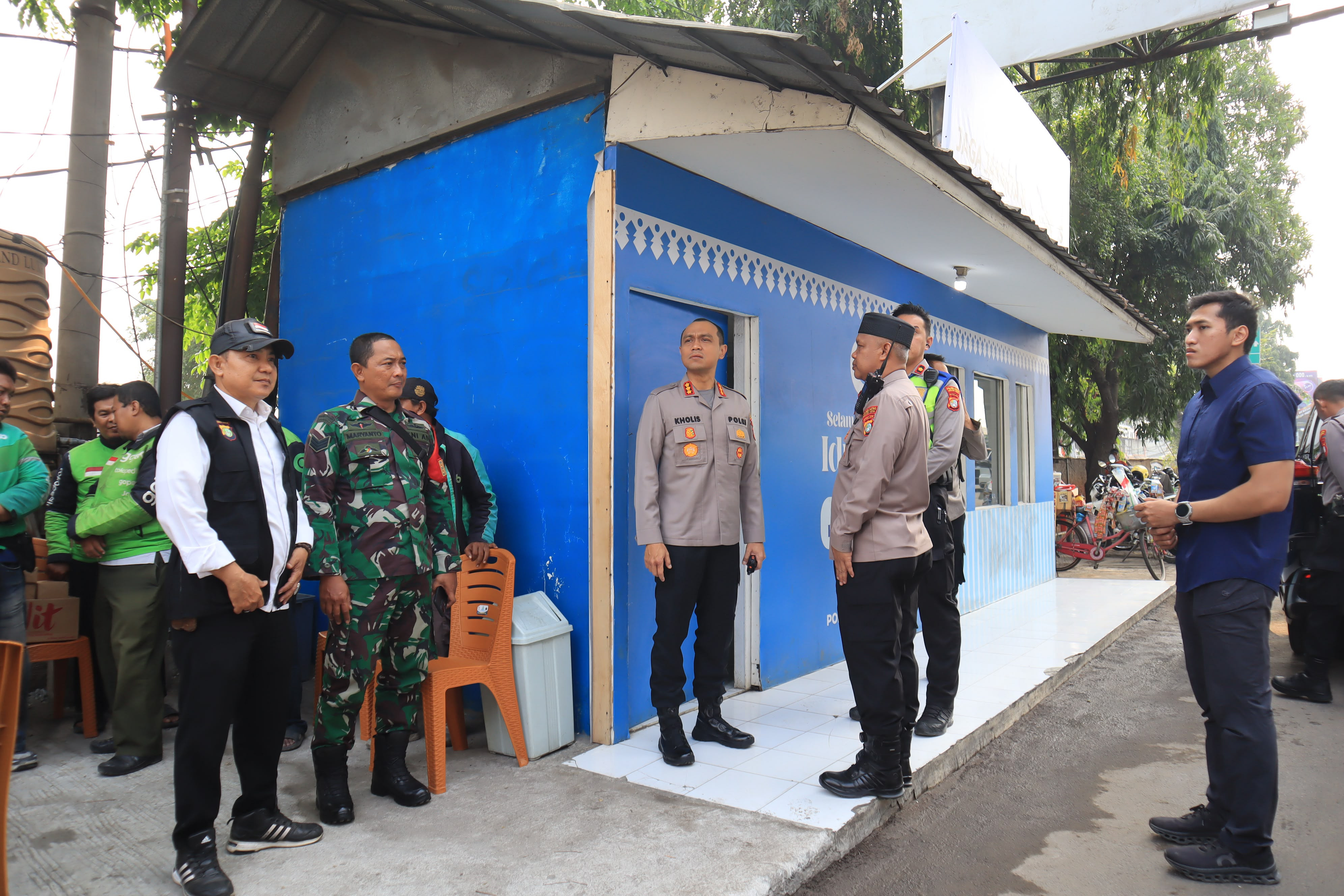 Polsek Bekasi Barat Berikan Pelayanan Pengamanan Giat Masyarakat di Pos Pam Sumber Arta