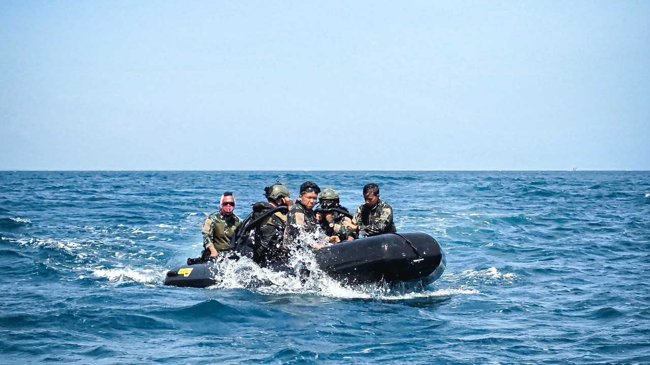 Tembus Kegelapan Bawah Laut, Kopaska Menyelam Bersama MTO ADF