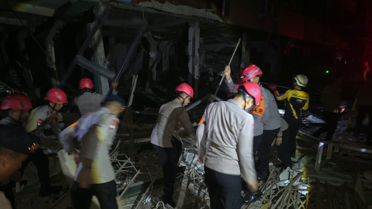 Brimob Polda Metro Jaya Gerak Cepat Tangani Ledakan di Pasar Cimanggis, Evakuasi dan Sterilisasi Dilakukan
