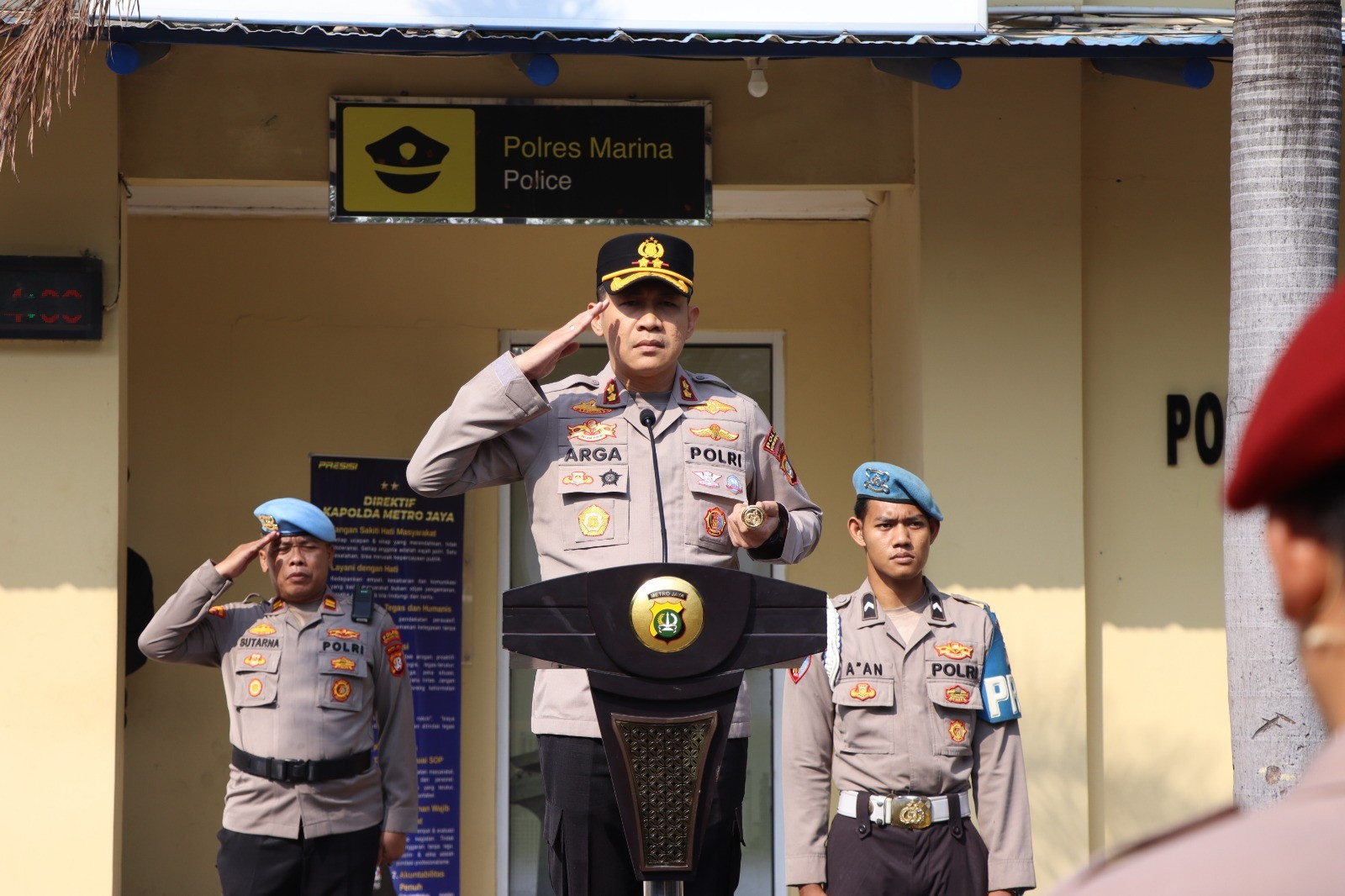 Polres Kepulauan Seribu Gelar Apel Siaga Pengamanan Laga Persija vs Persib di Marina Ancol