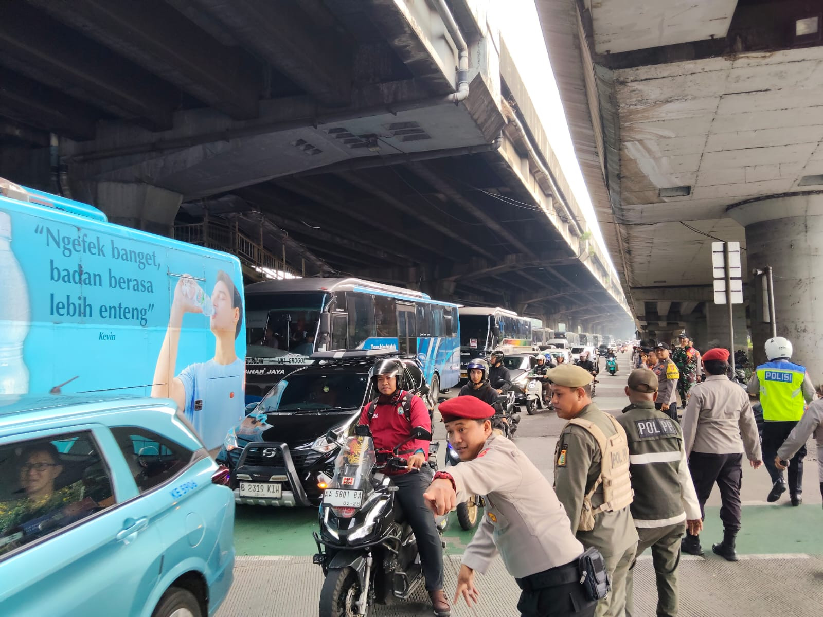 Ribuan Buruh Lintasi Kelapa Gading saat May Day 2026, Polisi Pastikan Situasi Aman dan Kondusif