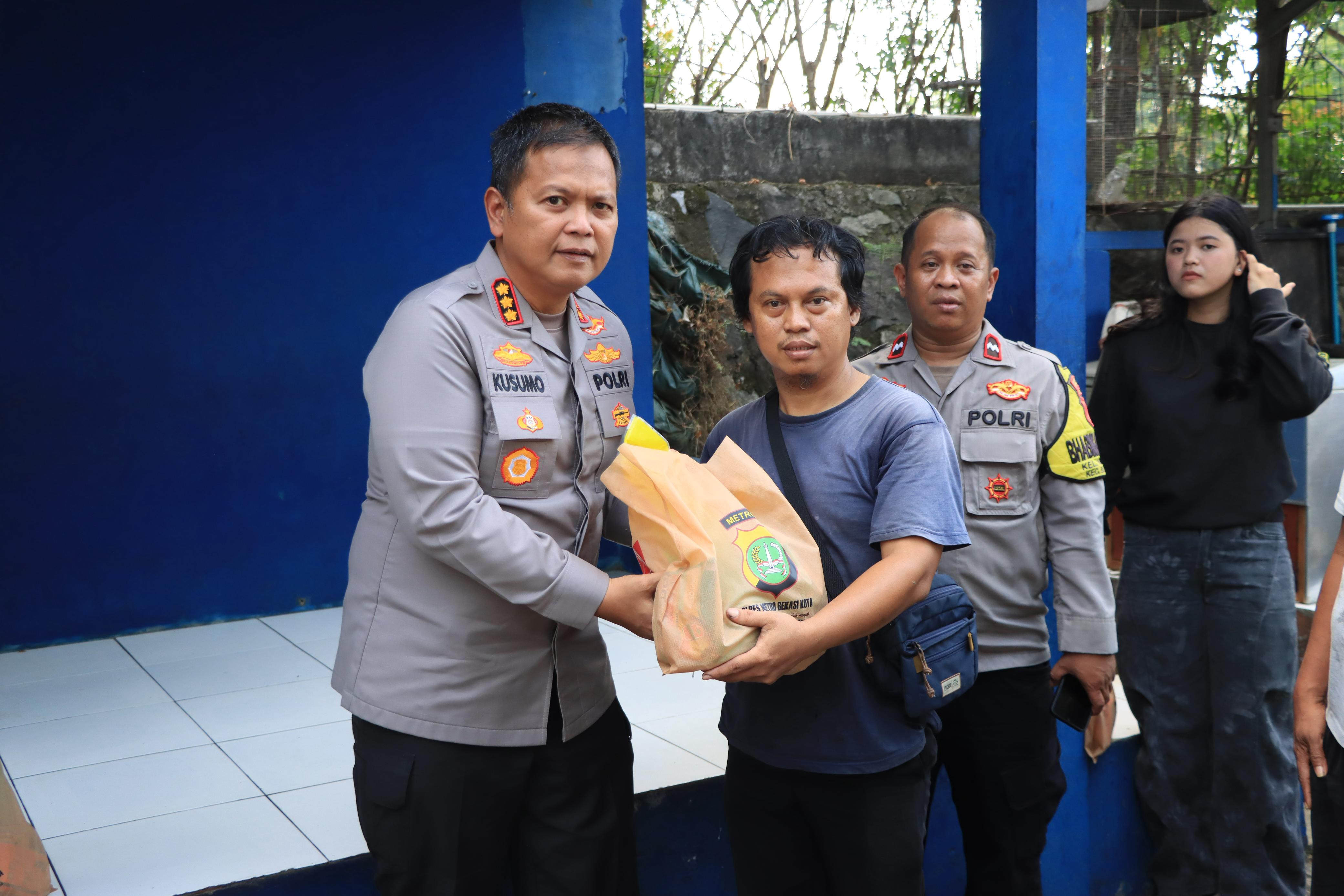 Lewat Bekasi On The Spot, Kapolres Metro Bekasi Kota Duduk Bareng Warga Cut Mutia Serap Aspirasi Kamtibmas