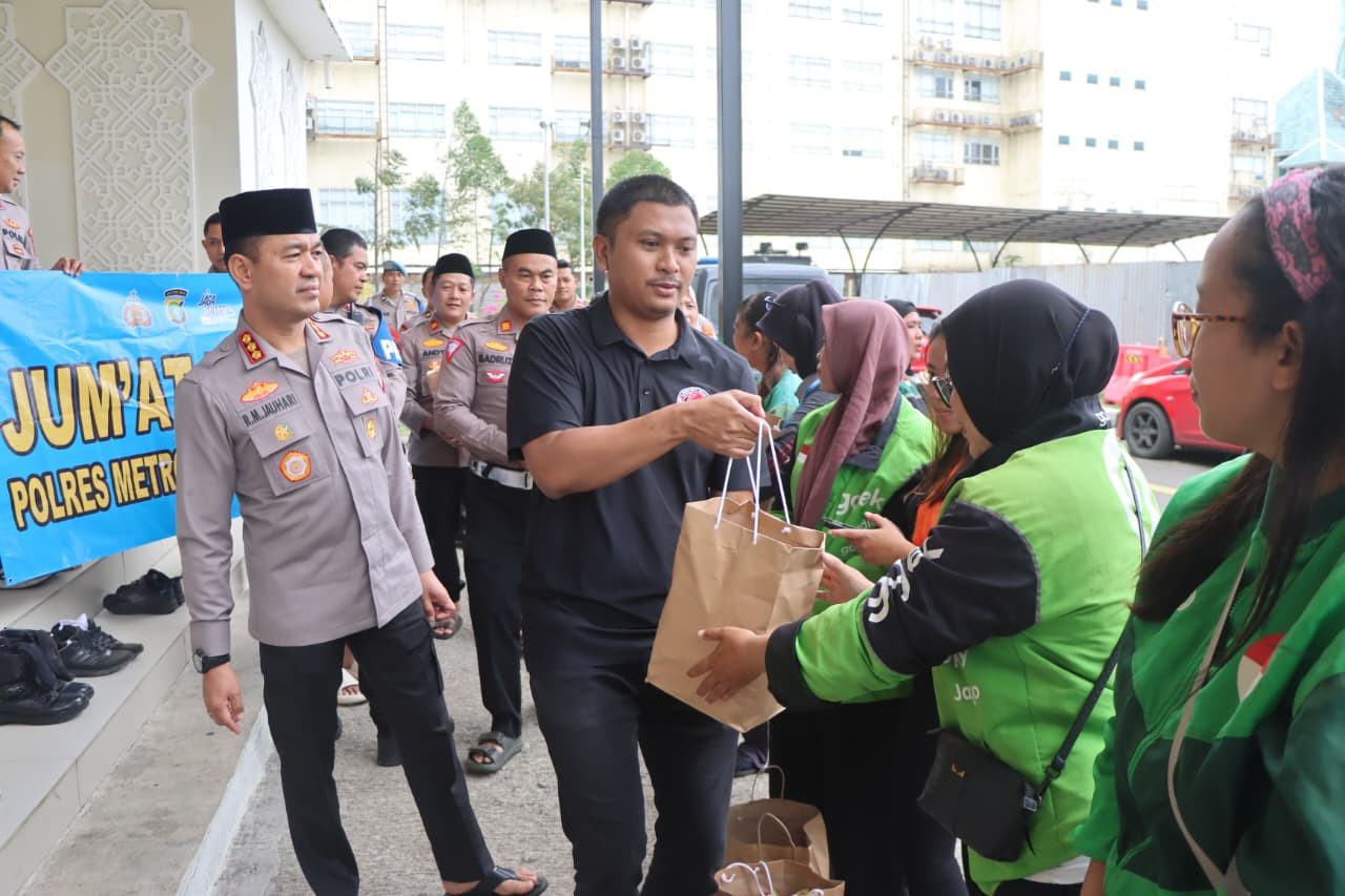 Polresto Tangerang Kota Rangkul Ojol Lewat Jumat Curhat, 50 Paket Sembako Dibagikan
