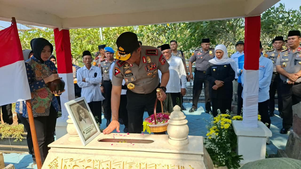 Kapolri Ziarah ke Makam Marsinah dan Kunjungi Museum di Nganjuk