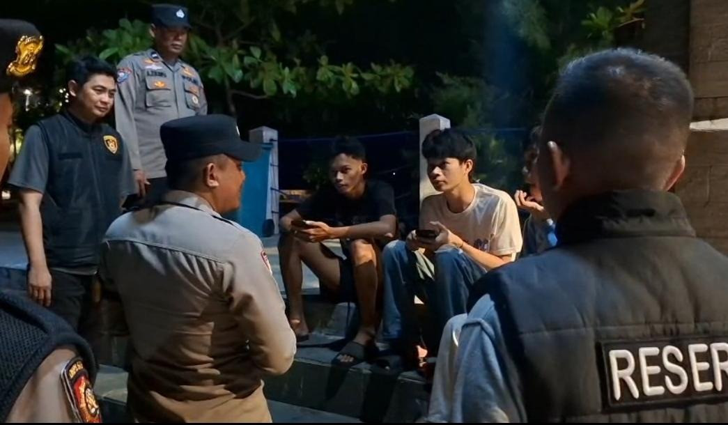 Patroli Malam Jakarta On The Spot, Polsek Kepulauan Seribu Selatan Sosialisasikan Layanan Polri 110 dan Keselamatan Wisata