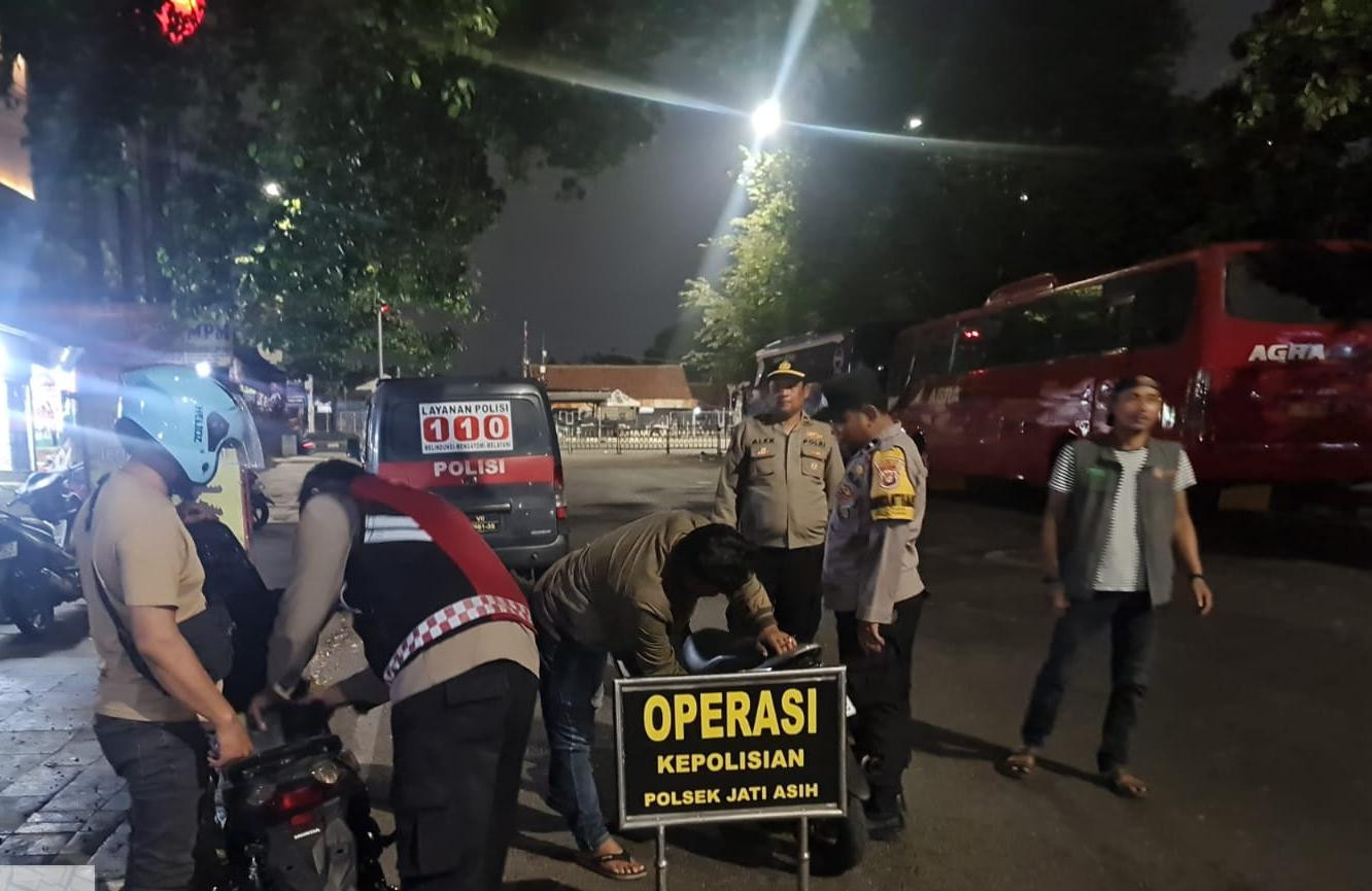 Polsek Jatiasih Rutin Gelar Razia Stasioner dan Patroli Malam, Cegah Tawuran hingga Kejahatan Jalanan