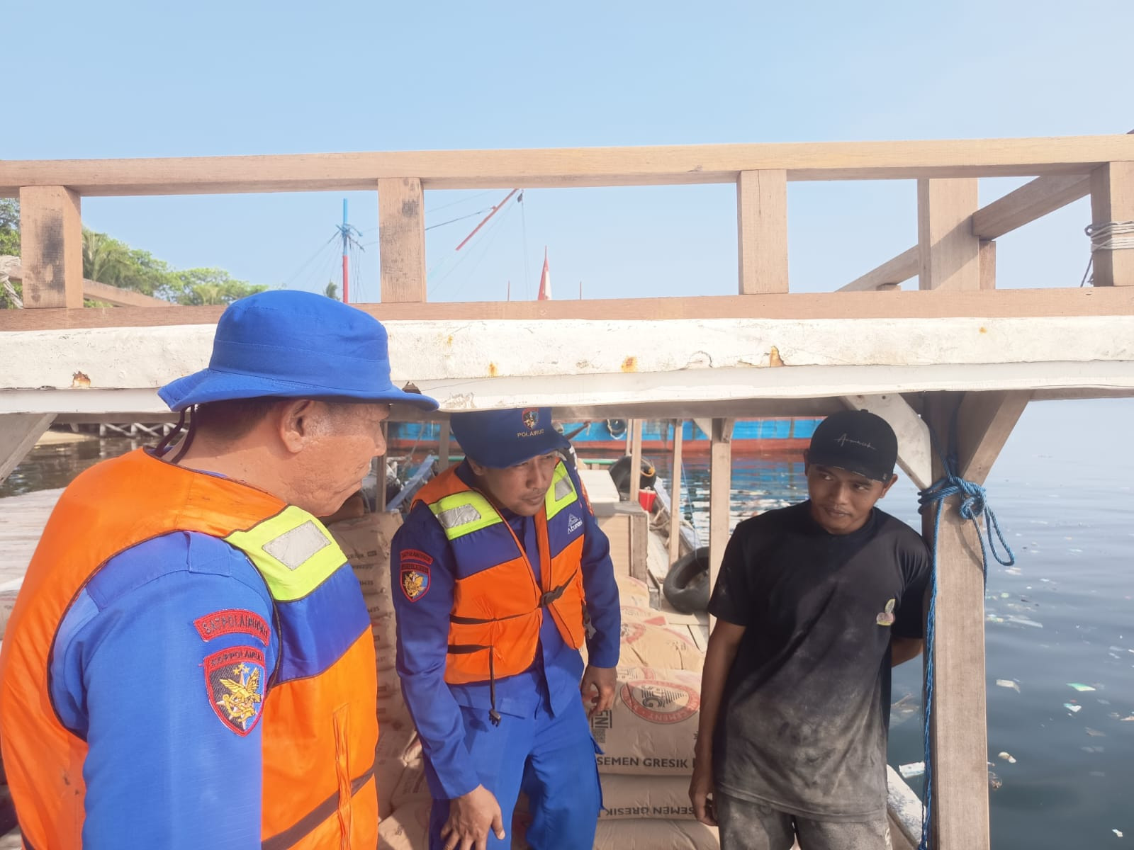 Layanan Polisi 110, Satpolairud Polres Kepulauan Seribu Sambangi Nelayan dan Ingatkan Keselamatan Melaut