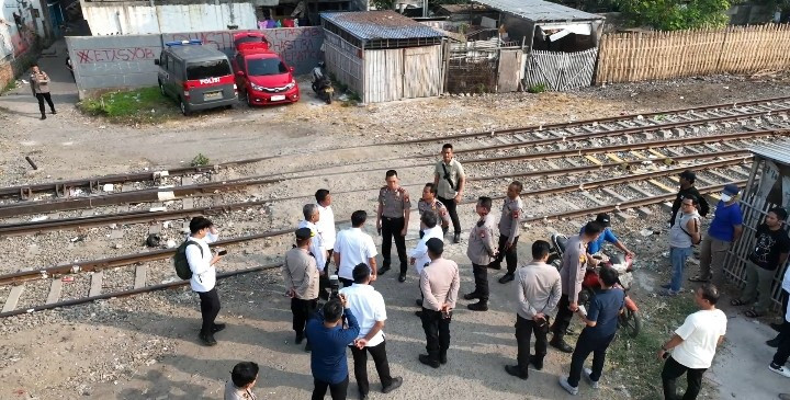 Kapolda Metro Jaya Tinjau di Kawasan Kampung Muara Bahari, Jakarta Utara