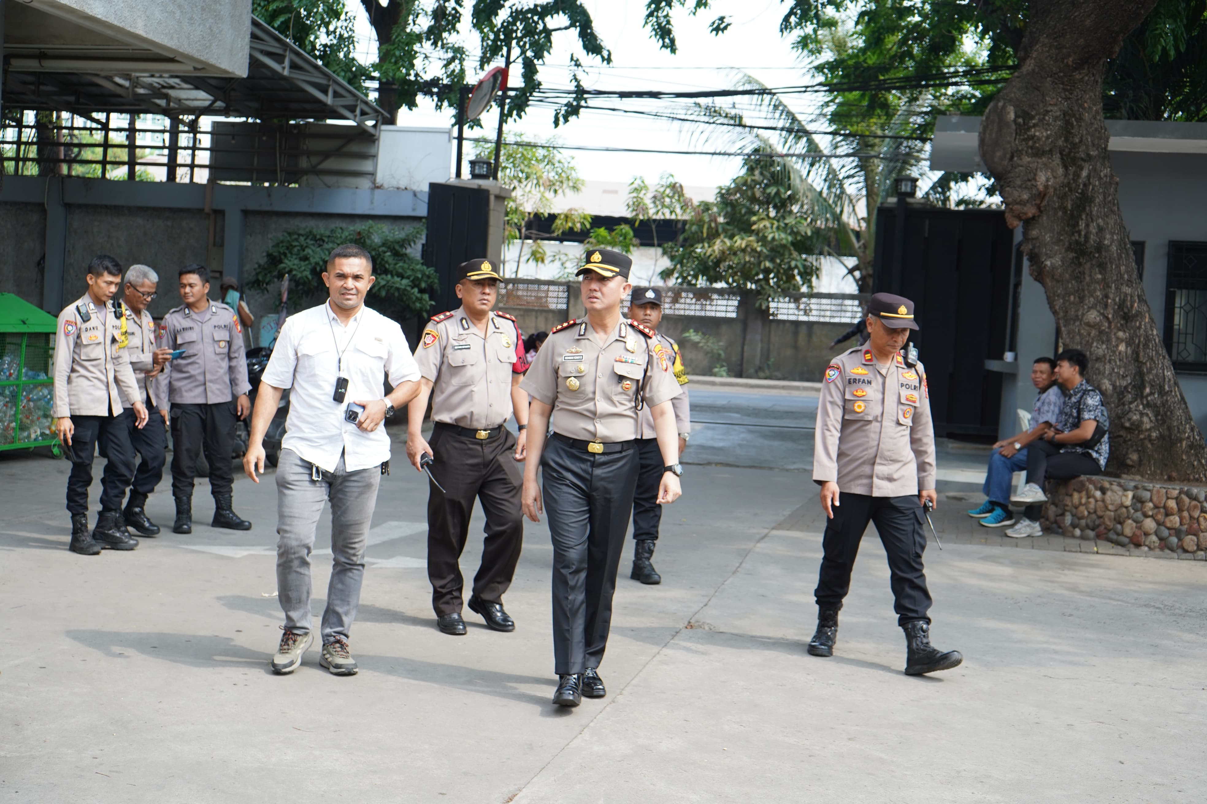 Polri Hadir Jaga Kekhusyukan Ibadah Minggu Kasih di Gereja Salib Suci Jakarta Utara