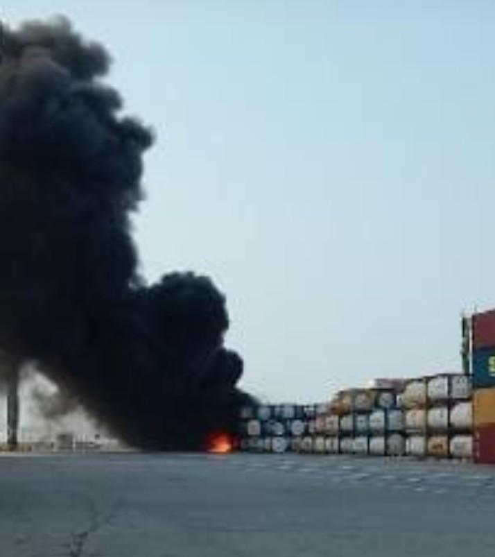 Kebakaran Kontainer Dangerous Goods Terjadi di NPCT1, Petugas Bergerak Cepat